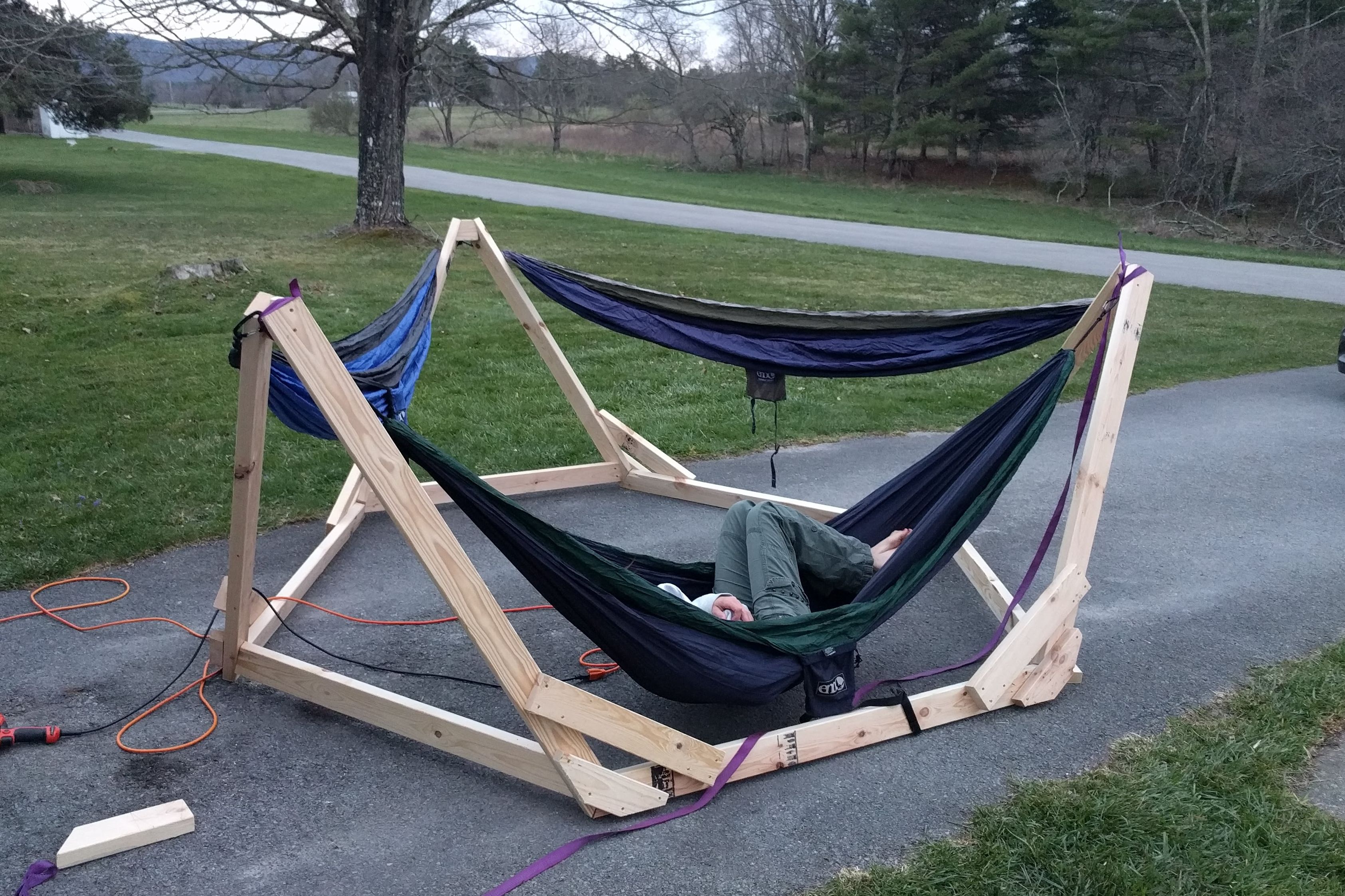 Picture of the completed hammock stand